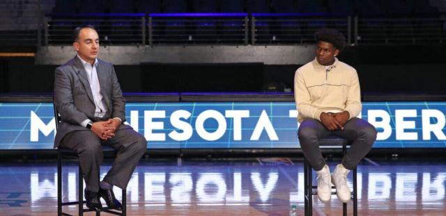 开云体育APP下载-新赛季前风云突变 狼队高层火速出手闹剧逐渐平息