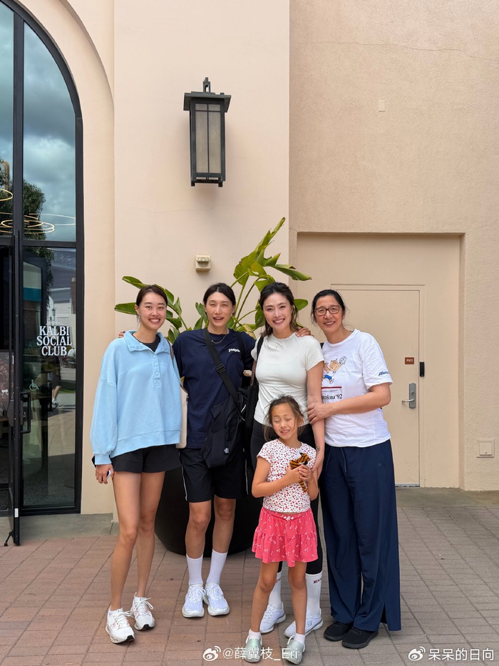 开云体育入口-有爱!中国女排三代副攻名将在美国聚首,58岁的她容颜不老风采依旧|马蕴雯|薛翼枝|上海女排|李月明|铜牌_新浪体育_新浪新闻